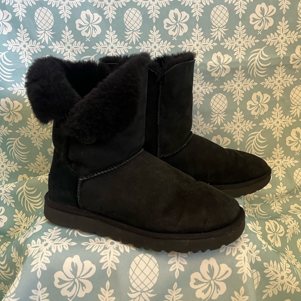 UGG Boots Women 11 Black Bailey Button Il Sheepskin Suede Winter
Bootie 1016226